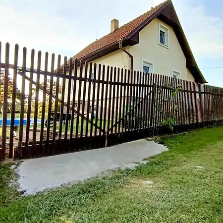 Cozy Family Retreat In A Quiet Village Kresin (Pelhrimov)